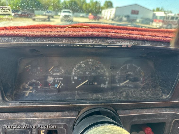 image for item EJ8678 1988 Ford F450 Super Duty rollback truck