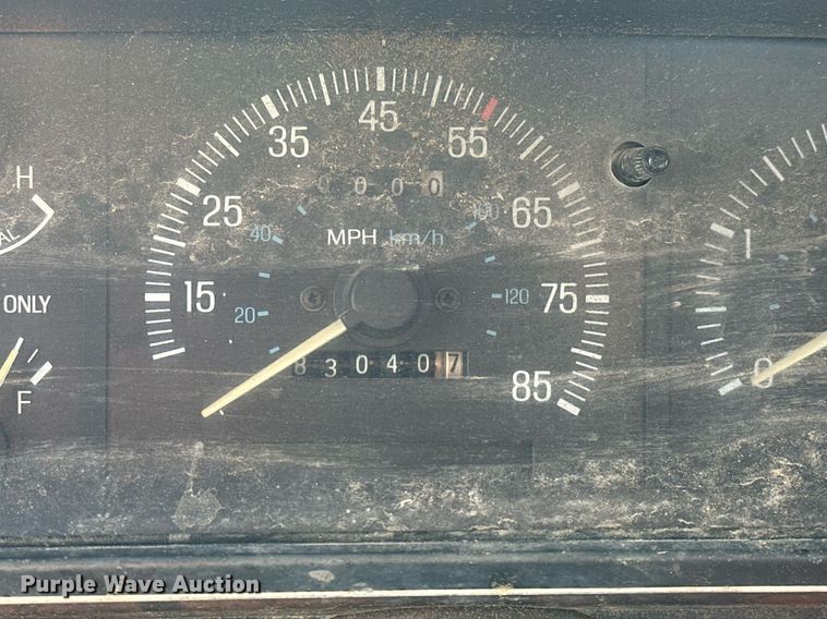 image for item EJ8678 1988 Ford F450 Super Duty rollback truck