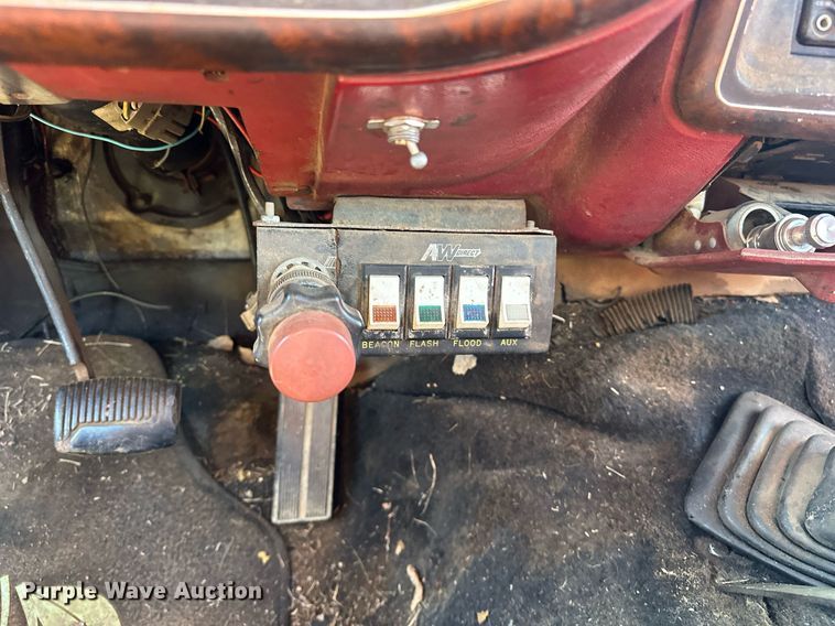 image for item EJ8678 1988 Ford F450 Super Duty rollback truck