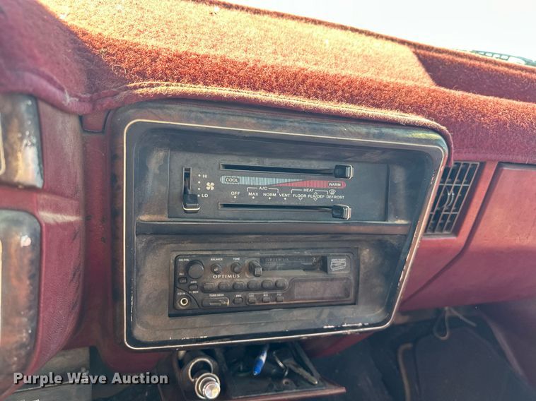 image for item EJ8678 1988 Ford F450 Super Duty rollback truck