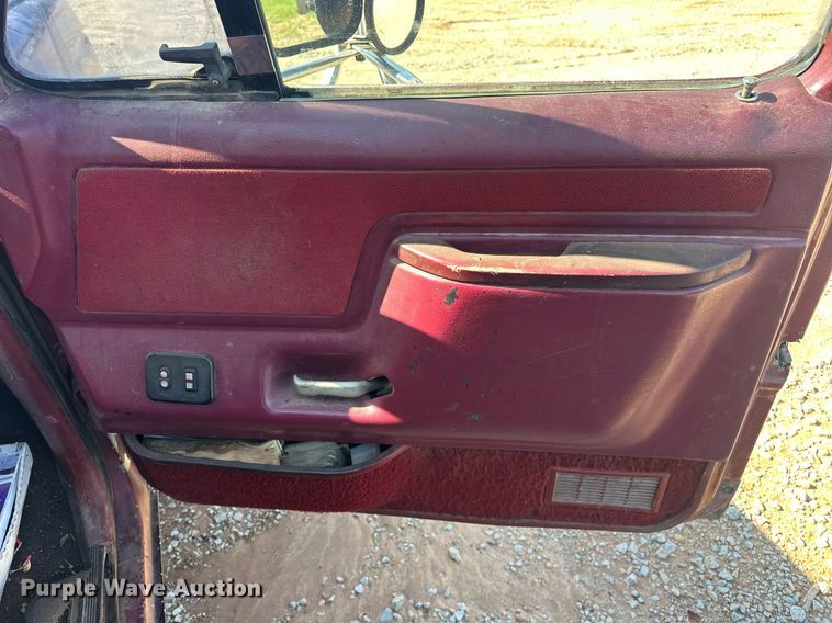 image for item EJ8678 1988 Ford F450 Super Duty rollback truck