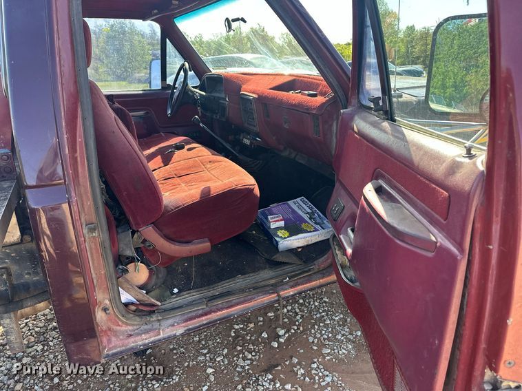 image for item EJ8678 1988 Ford F450 Super Duty rollback truck