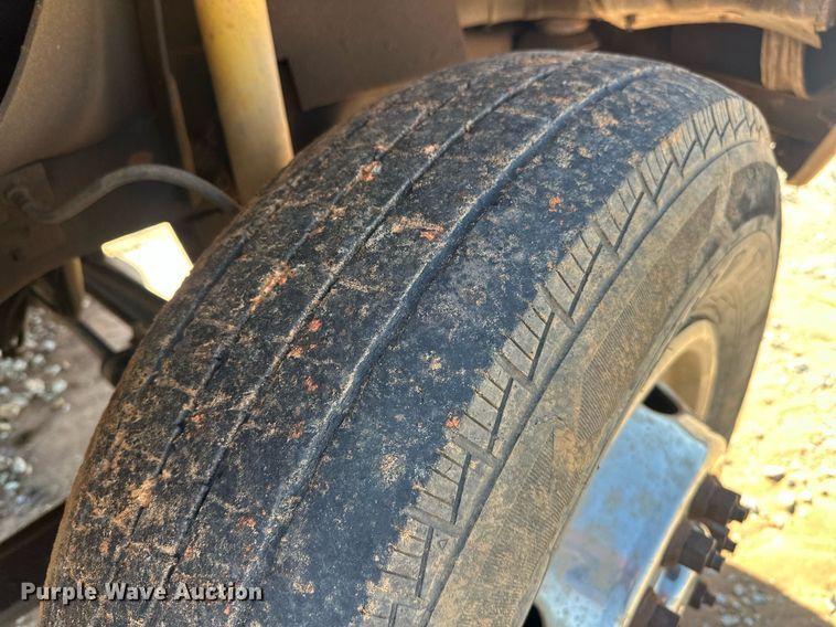 image for item EJ8678 1988 Ford F450 Super Duty rollback truck