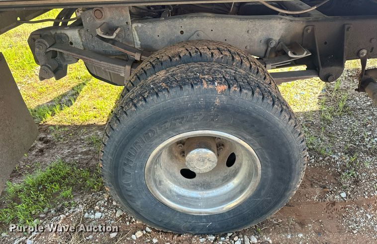 image for item EJ8678 1988 Ford F450 Super Duty rollback truck