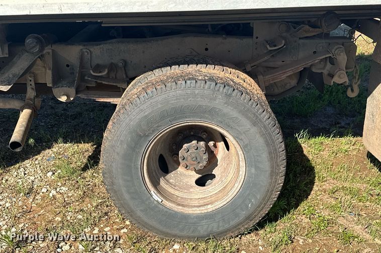 image for item EJ8678 1988 Ford F450 Super Duty rollback truck