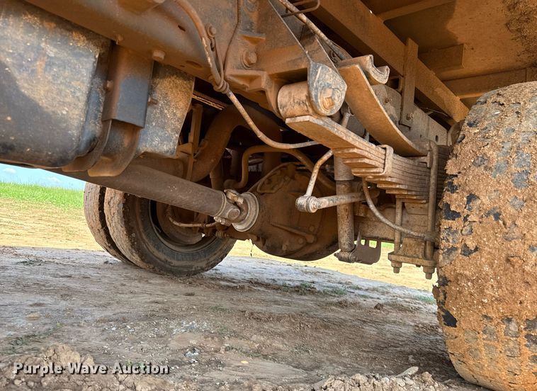 image for item EJ8774 2014 Ford F550 Crew Cab flatbed truck