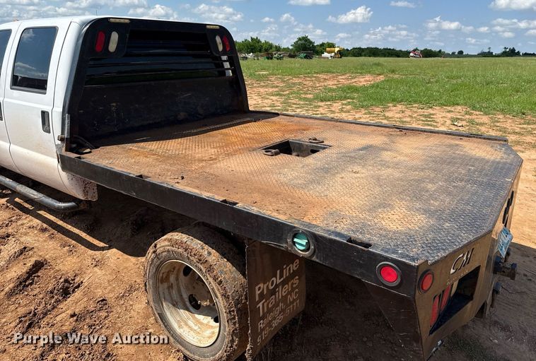 image for item EJ8774 2014 Ford F550 Crew Cab flatbed truck