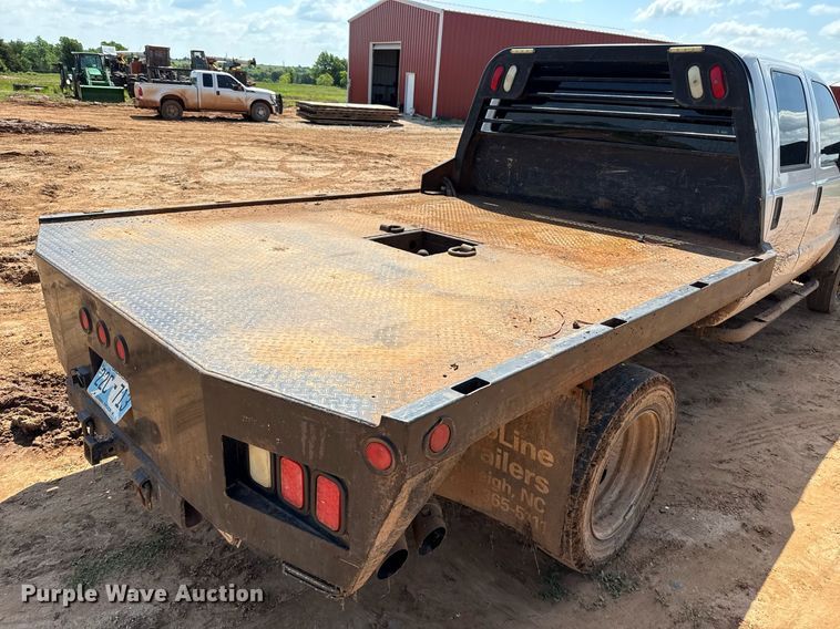 image for item EJ8774 2014 Ford F550 Crew Cab flatbed truck