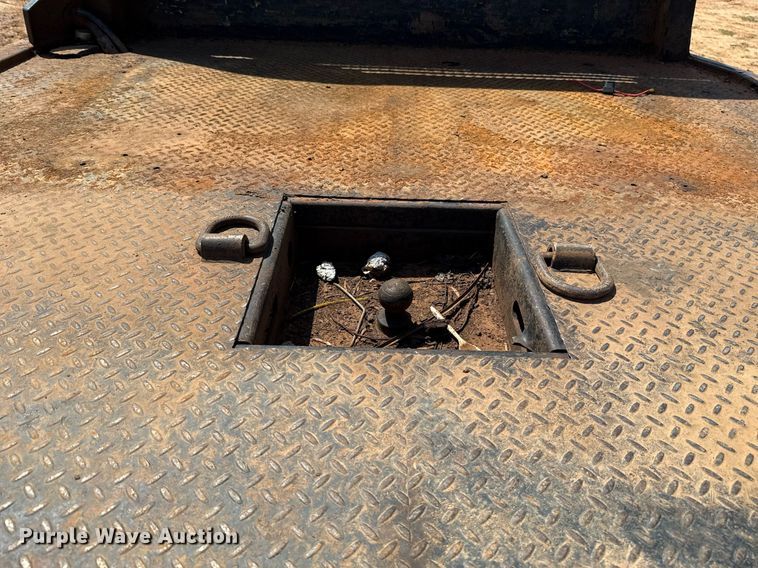 image for item EJ8774 2014 Ford F550 Crew Cab flatbed truck