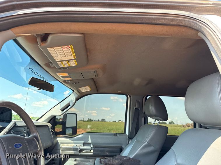 image for item EJ8774 2014 Ford F550 Crew Cab flatbed truck