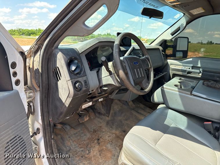 image for item EJ8774 2014 Ford F550 Crew Cab flatbed truck