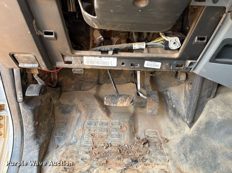 image for item EJ8774 2014 Ford F550 Crew Cab flatbed truck