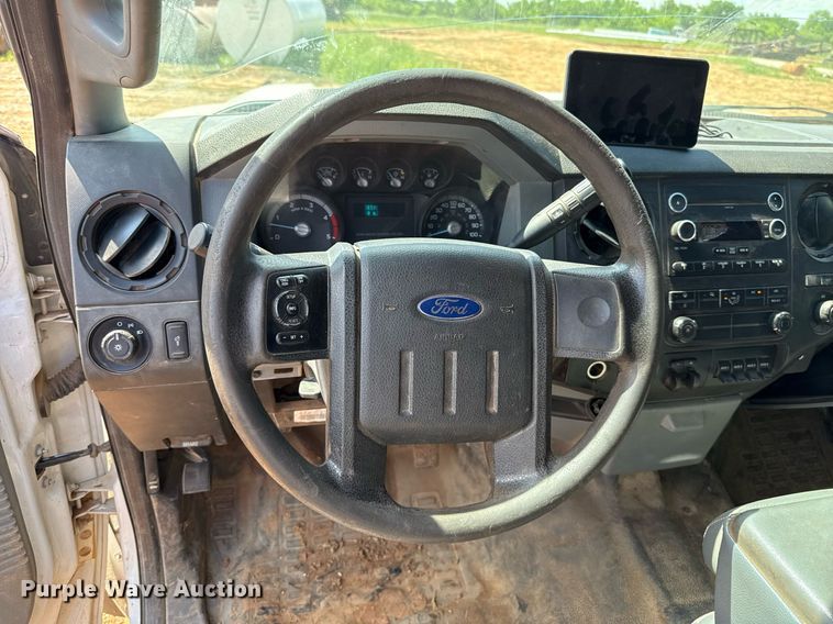 image for item EJ8774 2014 Ford F550 Crew Cab flatbed truck