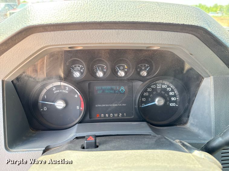 image for item EJ8774 2014 Ford F550 Crew Cab flatbed truck