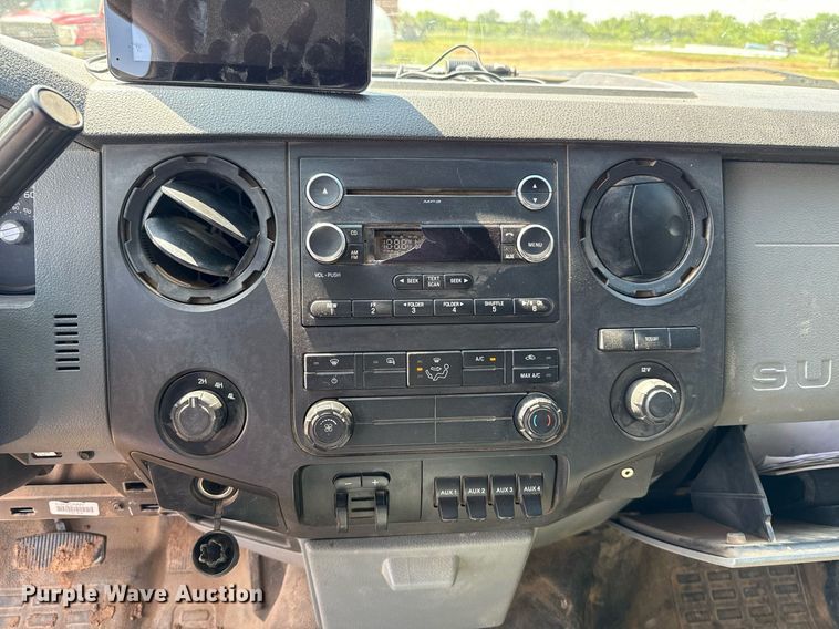 image for item EJ8774 2014 Ford F550 Crew Cab flatbed truck