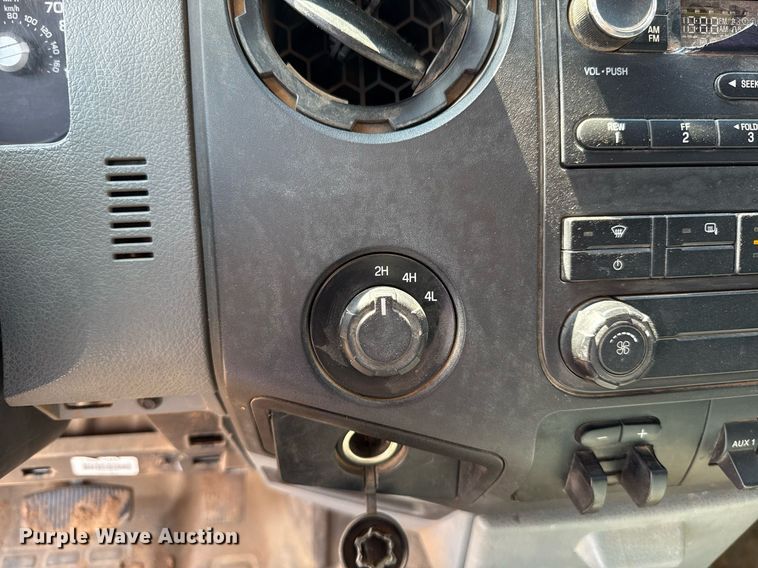 image for item EJ8774 2014 Ford F550 Crew Cab flatbed truck