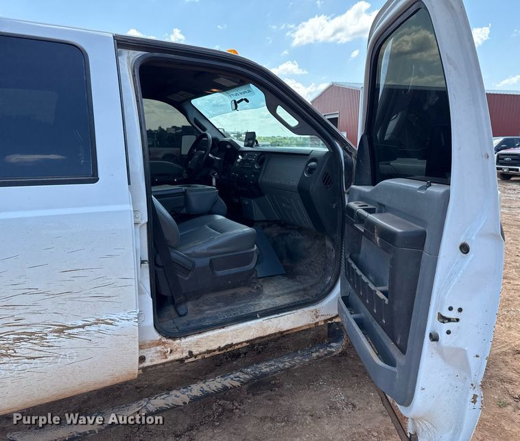 image for item EJ8774 2014 Ford F550 Crew Cab flatbed truck