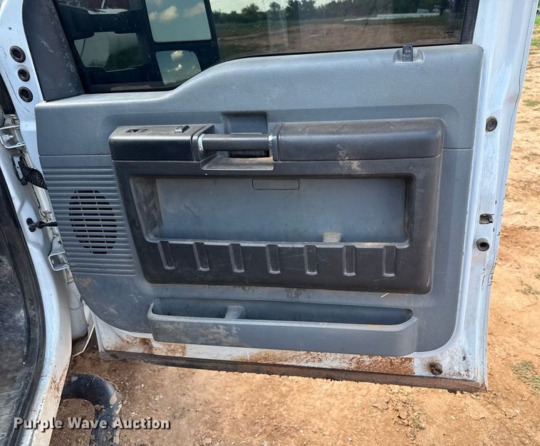 image for item EJ8774 2014 Ford F550 Crew Cab flatbed truck