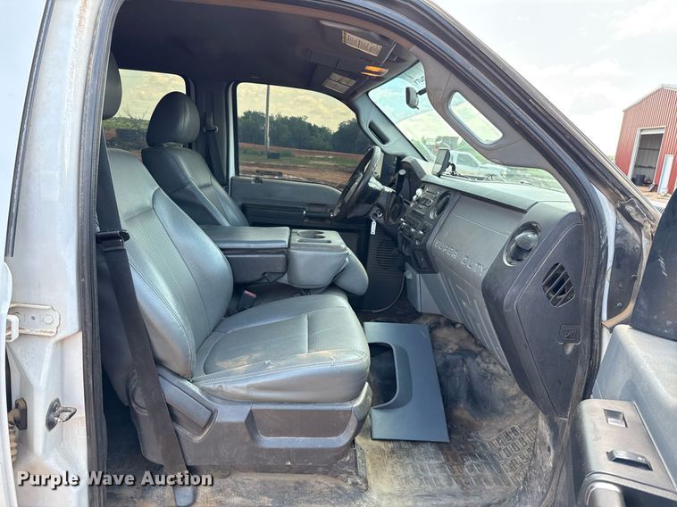 image for item EJ8774 2014 Ford F550 Crew Cab flatbed truck