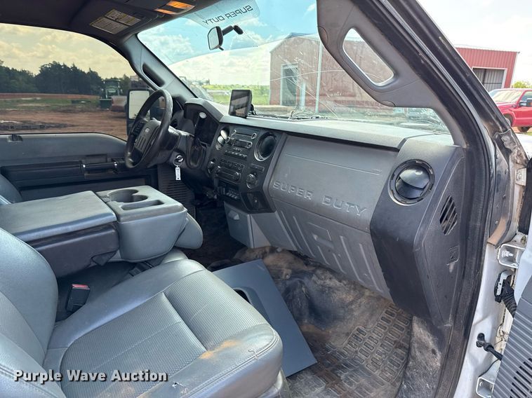 image for item EJ8774 2014 Ford F550 Crew Cab flatbed truck