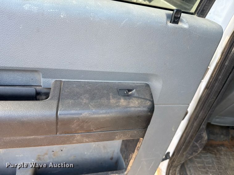 image for item EJ8774 2014 Ford F550 Crew Cab flatbed truck