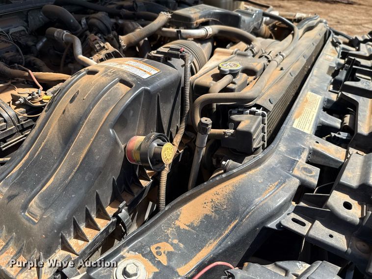 image for item EJ8774 2014 Ford F550 Crew Cab flatbed truck