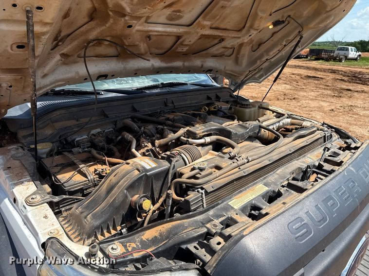 image for item EJ8774 2014 Ford F550 Crew Cab flatbed truck