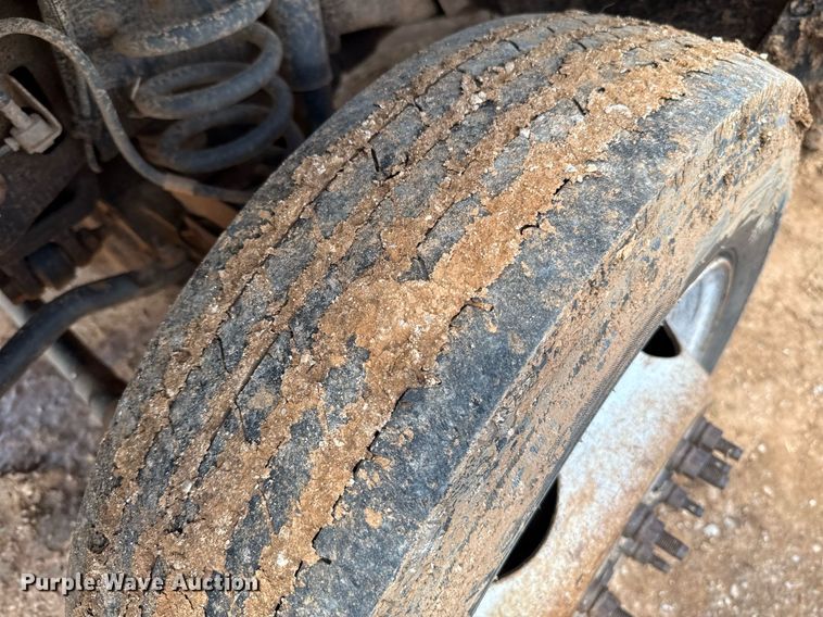 image for item EJ8774 2014 Ford F550 Crew Cab flatbed truck