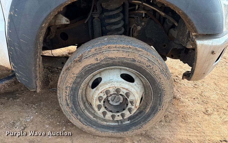 image for item EJ8774 2014 Ford F550 Crew Cab flatbed truck