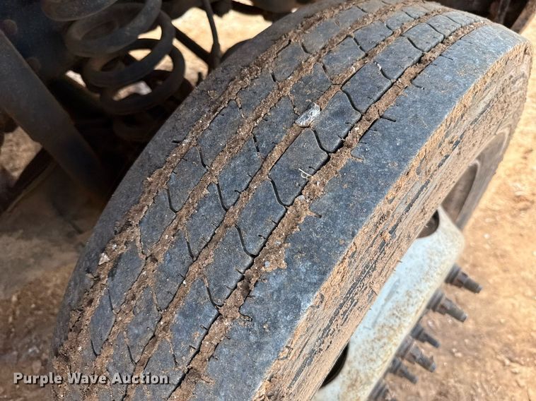 image for item EJ8774 2014 Ford F550 Crew Cab flatbed truck