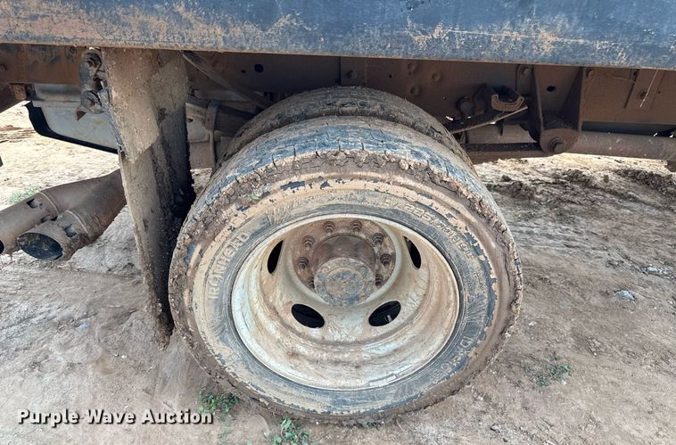 image for item EJ8774 2014 Ford F550 Crew Cab flatbed truck