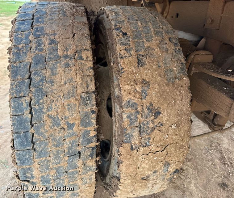 image for item EJ8774 2014 Ford F550 Crew Cab flatbed truck