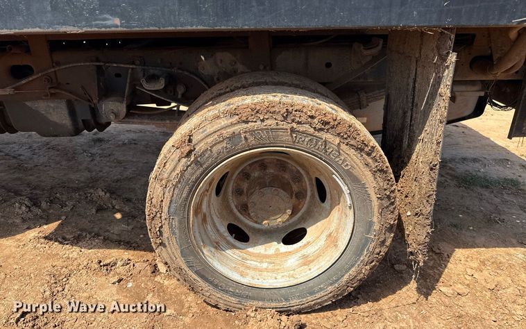 image for item EJ8774 2014 Ford F550 Crew Cab flatbed truck