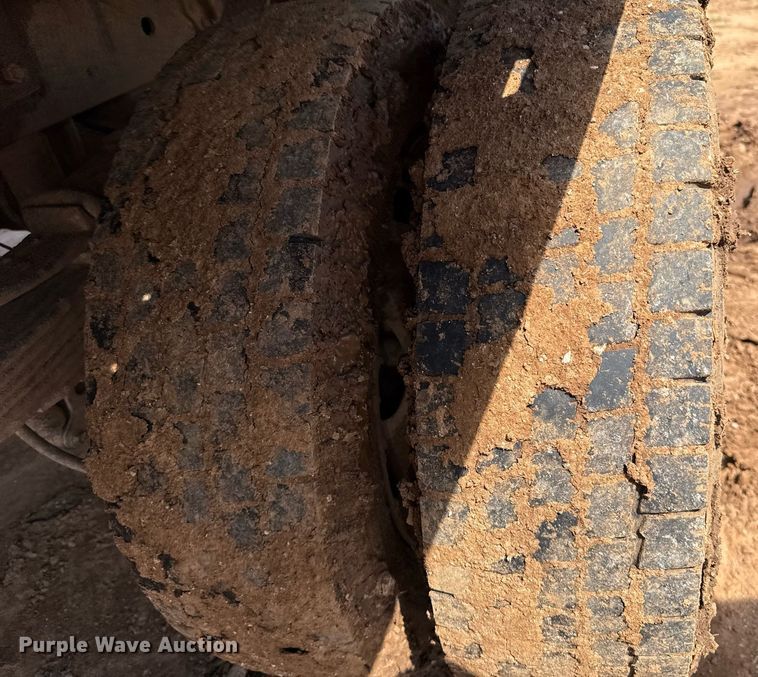 image for item EJ8774 2014 Ford F550 Crew Cab flatbed truck