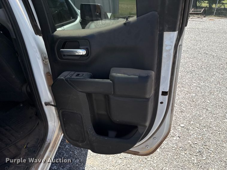 image for item EJ8786 2019 Chevrolet Silverado 1500 Double Cab pickup truck