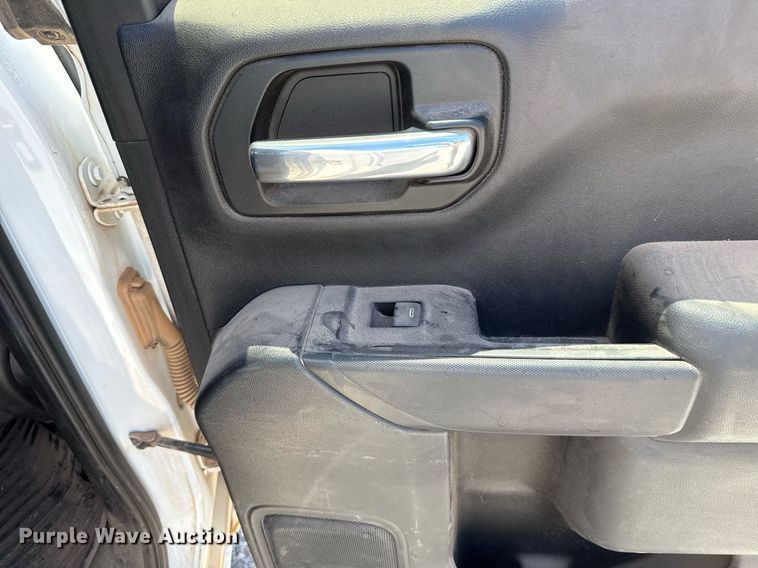 image for item EJ8786 2019 Chevrolet Silverado 1500 Double Cab pickup truck