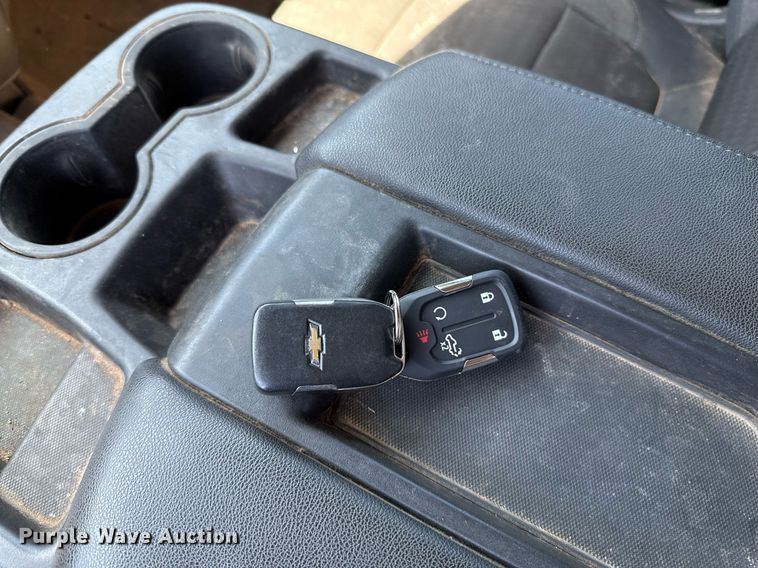 image for item EJ8786 2019 Chevrolet Silverado 1500 Double Cab pickup truck