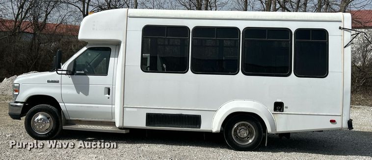 image for item EK2786 2011 Ford E350 Super Duty shuttle bus