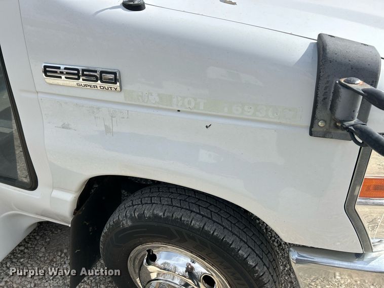 image for item EK2786 2011 Ford E350 Super Duty shuttle bus