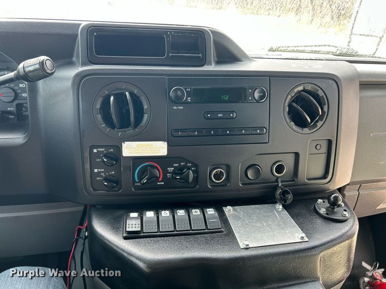 image for item EK2786 2011 Ford E350 Super Duty shuttle bus