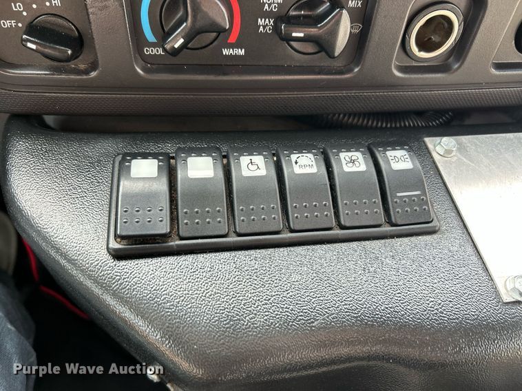 image for item EK2786 2011 Ford E350 Super Duty shuttle bus