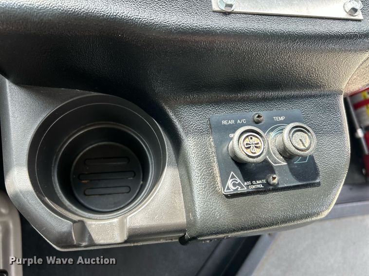 image for item EK2786 2011 Ford E350 Super Duty shuttle bus