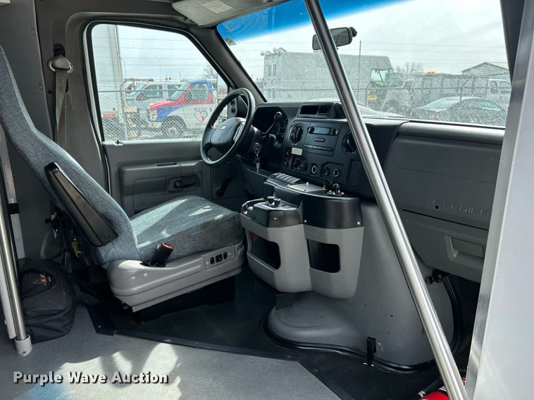 image for item EK2786 2011 Ford E350 Super Duty shuttle bus