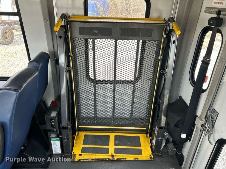 image for item EK2786 2011 Ford E350 Super Duty shuttle bus