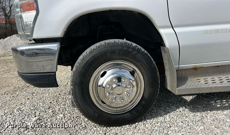 image for item EK2786 2011 Ford E350 Super Duty shuttle bus