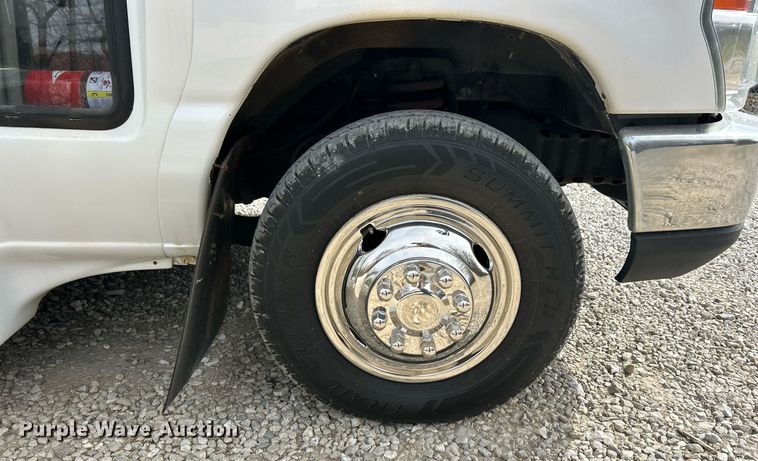 image for item EK2786 2011 Ford E350 Super Duty shuttle bus