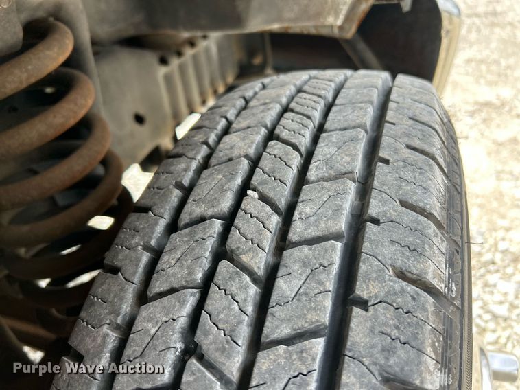 image for item EK2786 2011 Ford E350 Super Duty shuttle bus