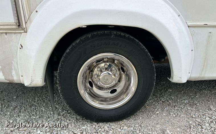 image for item EK2786 2011 Ford E350 Super Duty shuttle bus