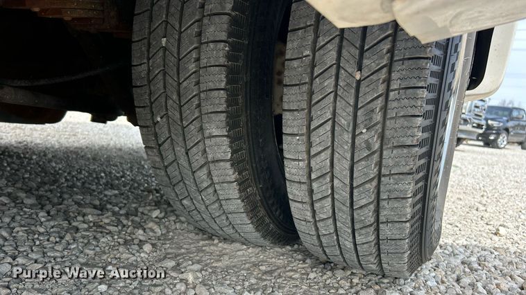 image for item EK2786 2011 Ford E350 Super Duty shuttle bus