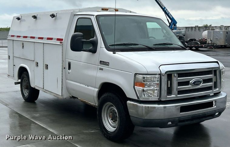 image for item EK2998 2011 Ford E350 Super Duty utility van